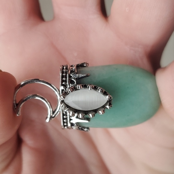 New Silver Wrapped White Cat Eye Green Aventurine Crescent Moon Magic Pendant. - Picture 4 of 7